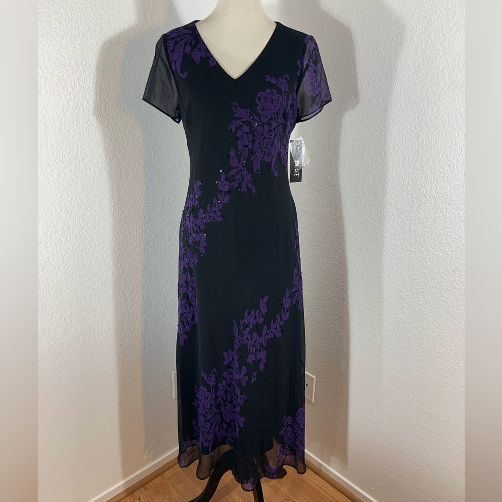 🌹New Listing🌹NWT Eva Blue Elegant Black and Purple Floral Dress - Size 10